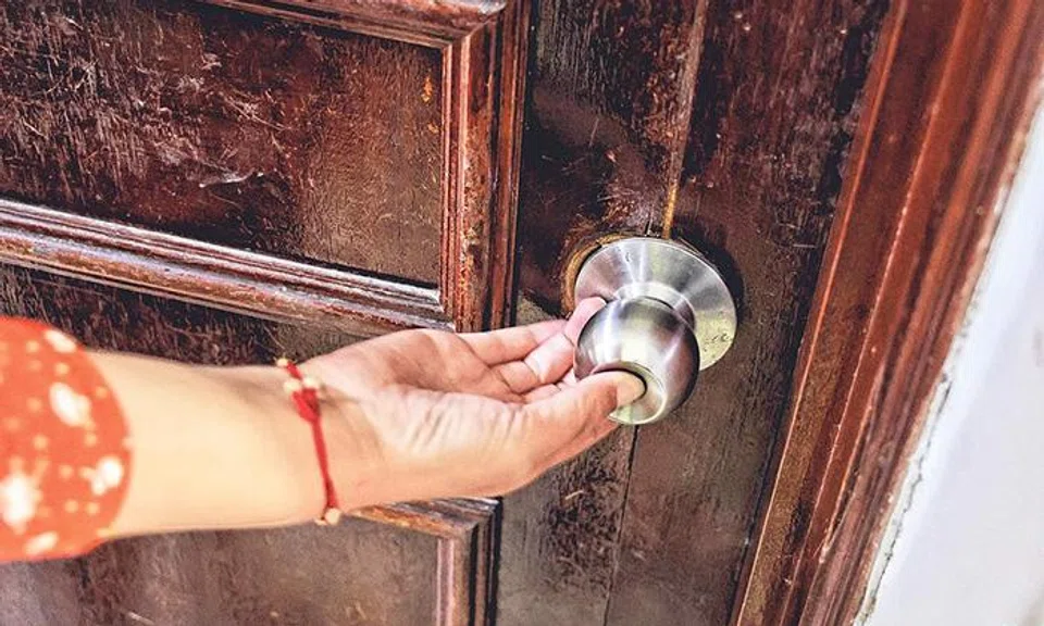 'You have a very good figure': Woman says Geylang neighbour kissed her, dragged her to his bed