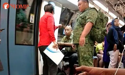 Huge argument on MRT train after commuter allegedly knocks into auntie with motorised wheelchair