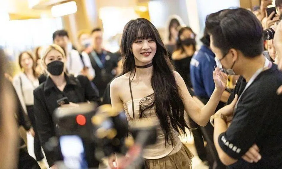 (G)I-dle’s Minnie made a special appearance at the opening of Chinese tea brand Chagee’s second flagship store at VivoCity on Jan 11.