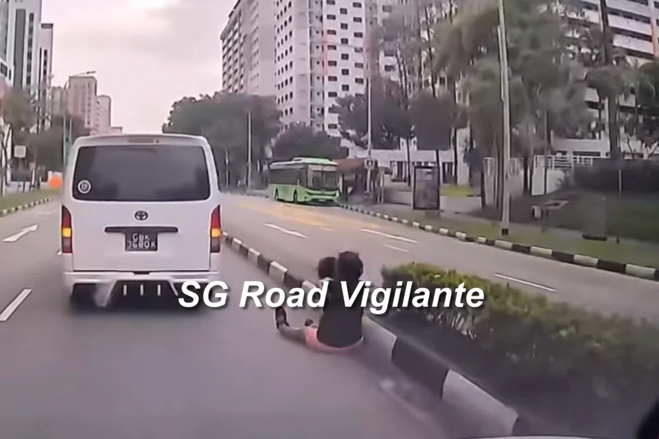 The elderly woman fell from the road divider while carrying a toddler. 