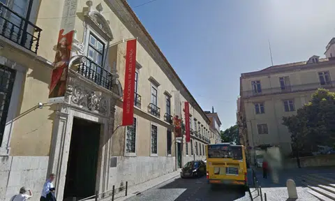 Tourist destroys 18th century statue by taking a selfie in a museum in Lisbon, Portugal