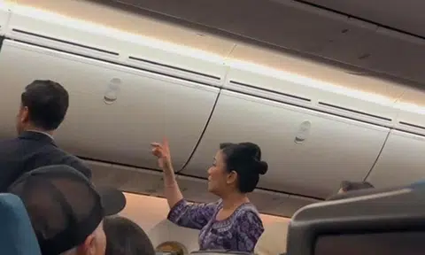 SIA passenger 'verbally and physically abuses' crew, causing flight delay of nearly 2 hours