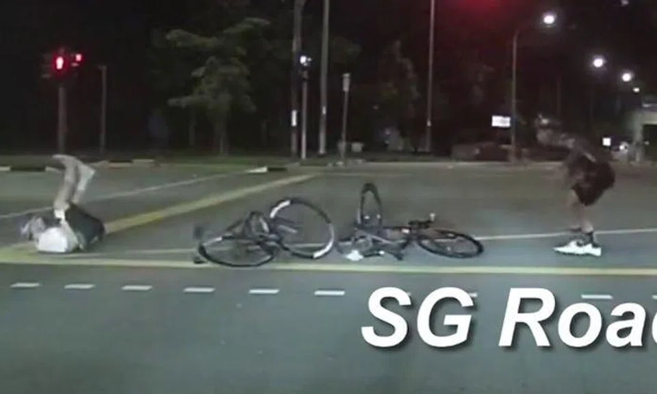 23 cyclists seen in Punggol: Double whammy after 1 crashes and sends another flying