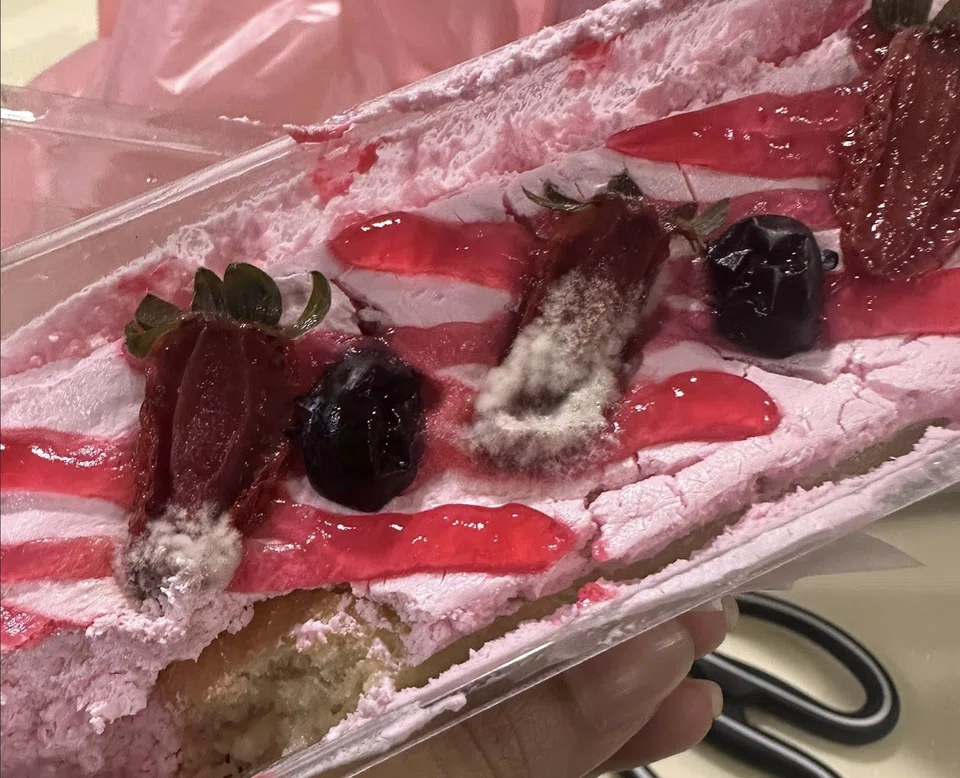 The sight that greeted a stay-at-home mother when she opened her dessert order.