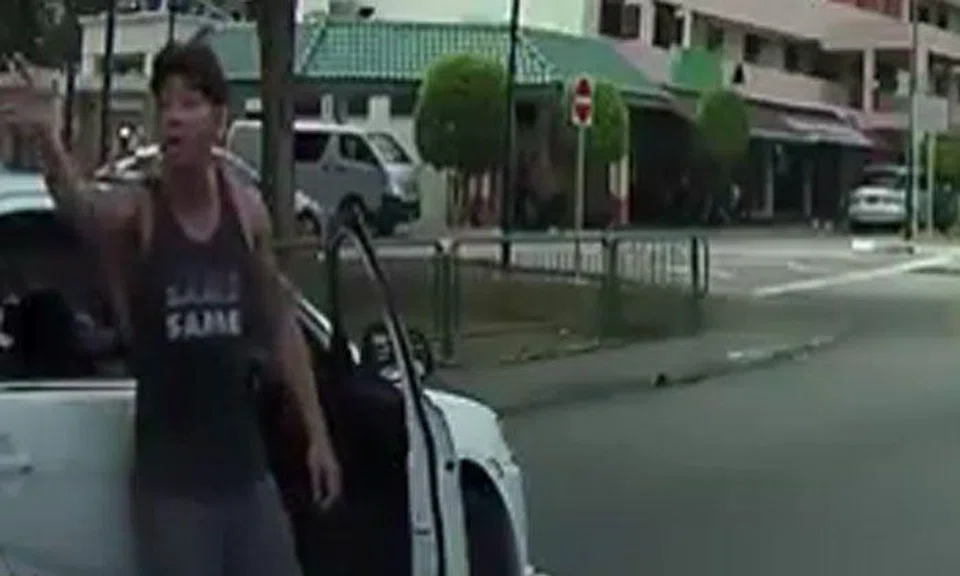 Man exits car to scold driver during road dispute at Chai Chee Avenue