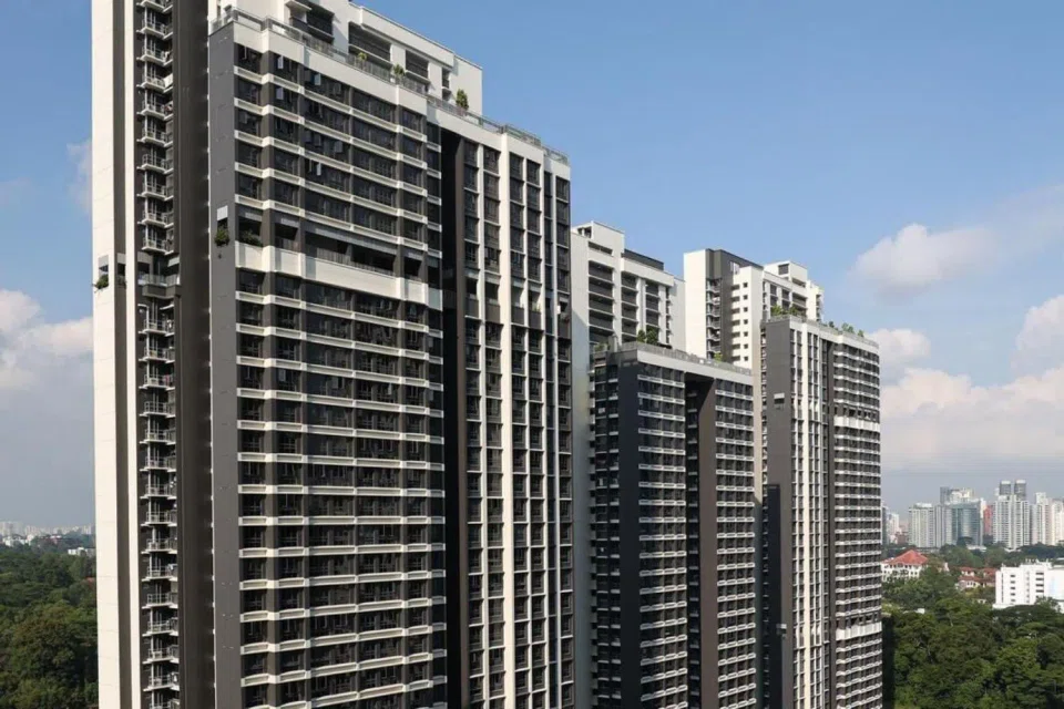 A three-room flat at Queenstown's SkyParc@Dawson was sold for $938,000, setting a new record for three-room flats in Singapore.