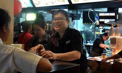 Ms Jennifer Hoo became a restaurant general manager at 23. TNP PHOTO: WENDY LIM