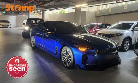 parking obstruction, Senja Hawker Centre, road etiquette