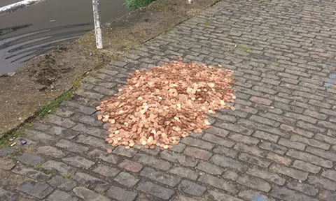 Airbnb host and guest leave 15,000 coins on London pavement: Here's how passers-by reacted