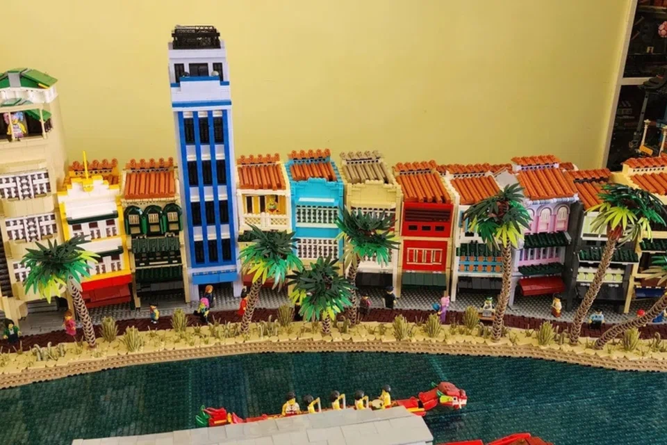 Joslau's Lego model of Boat Quay has impressed netizens. 