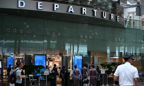 Drunken Canadian arrested at airport for verbally abusing auxiliary officer, shoving and scratching cop