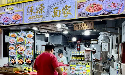 Customer appalled by $1.60 takeaway charge at Hougang noodle stall
