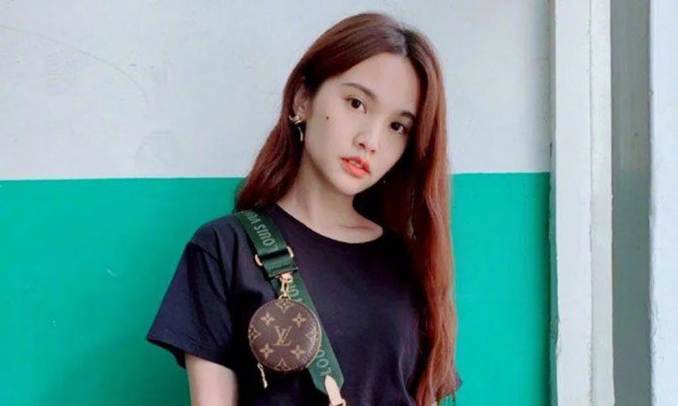 The 35-year-old singer known for hits such as Traces Of Time In Love (2016) wrote on Weibo, "I will not interact with fans who affect my private life in future. I won't need to respect you when you don't respect me." PHOTO: RAINIE YANG/WEIBO