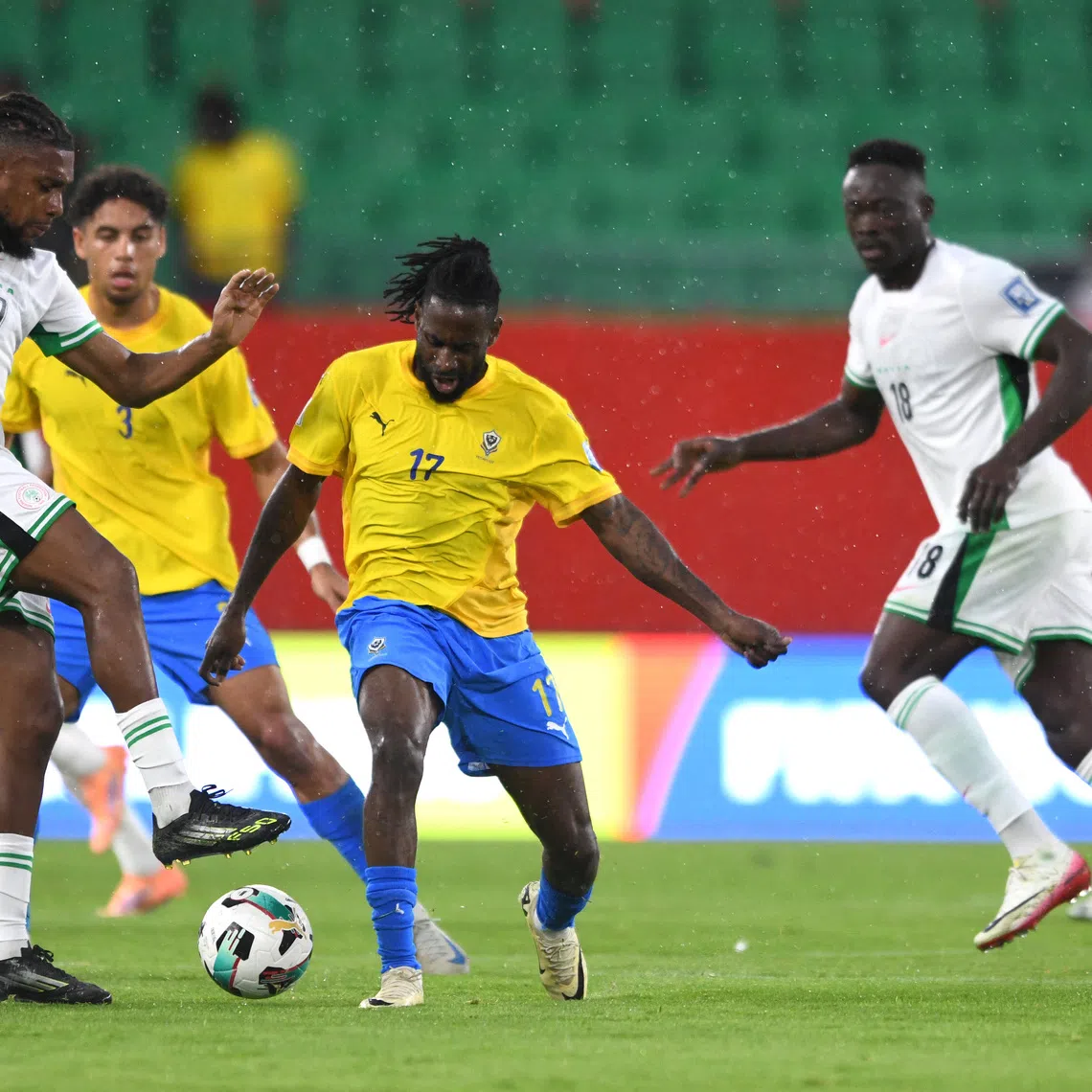 Soccer Football - FIFA World Cup - CAF Qualifiers - Playoffs - Semi Final - Nigeria v Gabon - Prince Moulay Hassan Stadium, Rabat, Morocco - November 13, 2025 Nigeria's Alex Iwobi in action with Gabon's Andre Poko REUTERS/Stringer