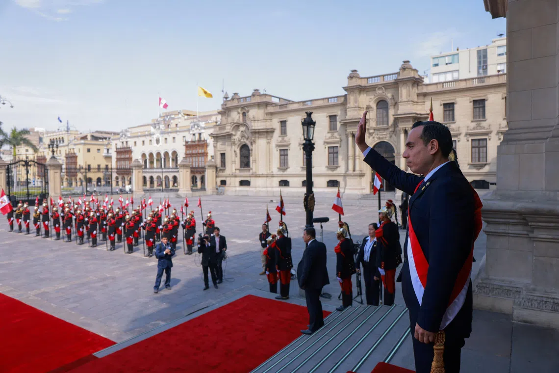 Peru's Jeri swears in top cabinet members
