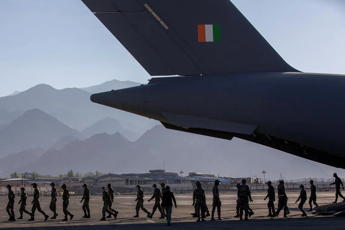 Indian soldiers disembark from a military transport plane at a forward airbase in Leh, in the Ladakh region, September 15, 2020. REUTERS/Danish Siddiqui/File Photo