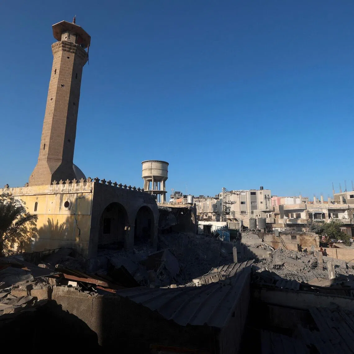A senior Israeli defence official said that Hamas was trying to provoke Israel by encouraging Gazans to fly kites across the border.