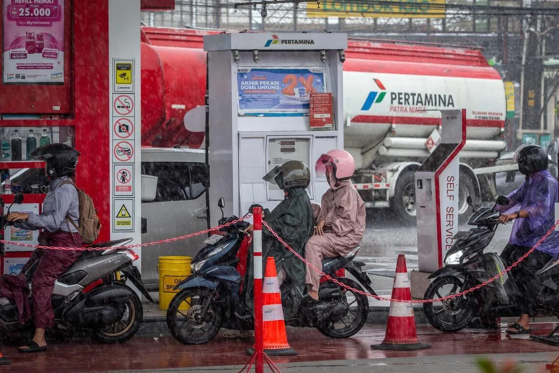 Indonesia says won’t raise fuel price despite Mideast war pressures