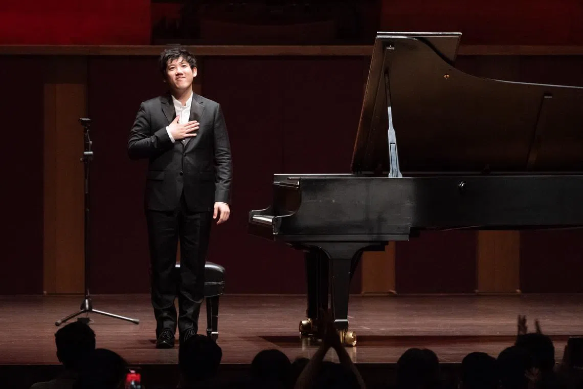 Concert review: Van Cliburn winner Zhang Haochen dazzles with technical ...
