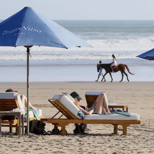 To enjoy a relaxing beach holiday takes effort, including letting go of messages from colleagues, says the writer.