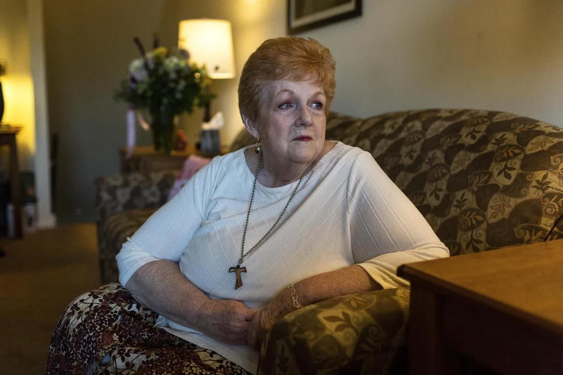  Kate Kleinert, who was the victim of a romance scam in 2020 that she said left her destitute, at home in Lancaster, Pa. On Feb. 1, 2023. Federal officials say older Americans are increasingly being targeted in such schemes. (Amanda Mustard /The New York Times)
