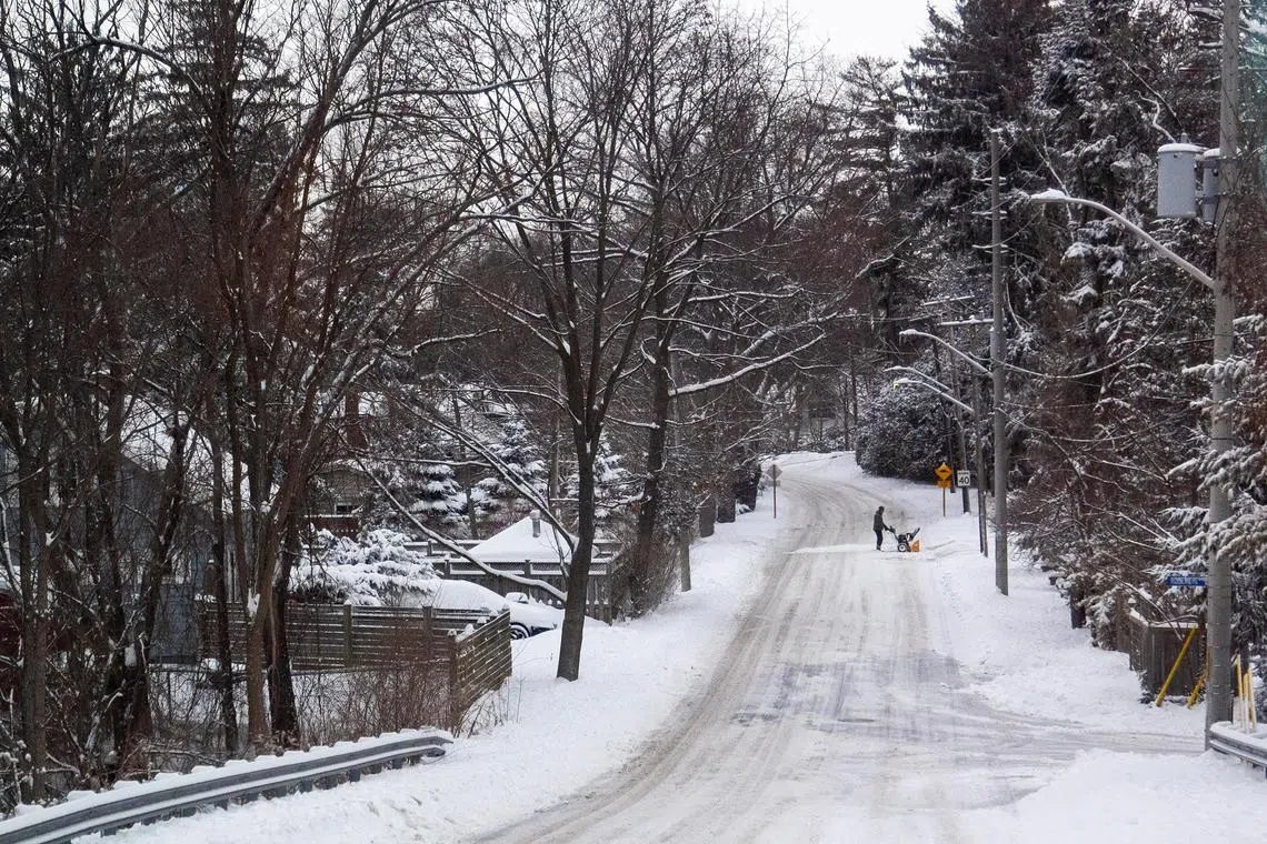 People were spotted going out with shovels two or three times in just a few hours to shovel sidewalks over and over. 