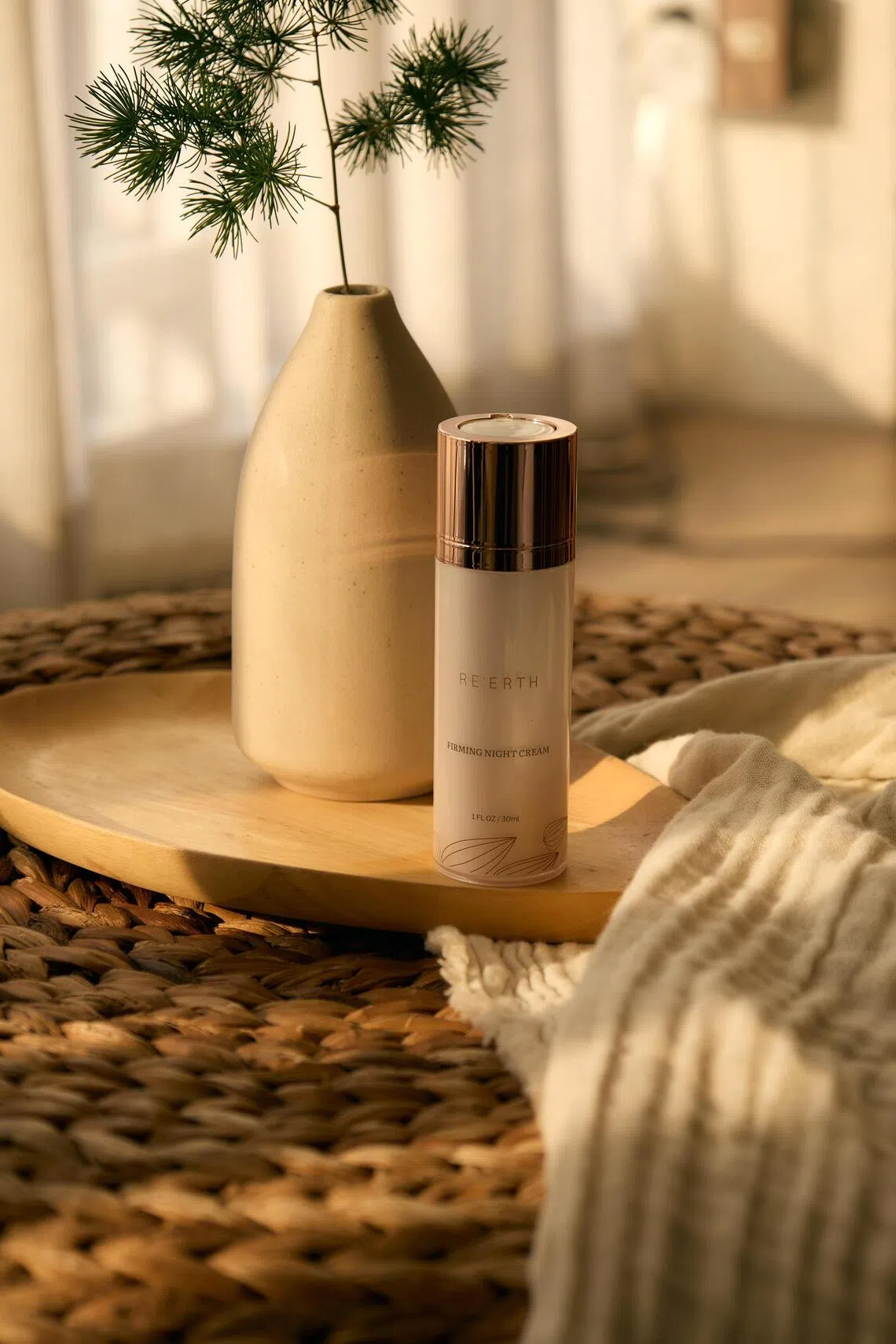 This overnight treatment combines skin renewal, hydration and barrier support functions to help skin recover while the user sleeps.