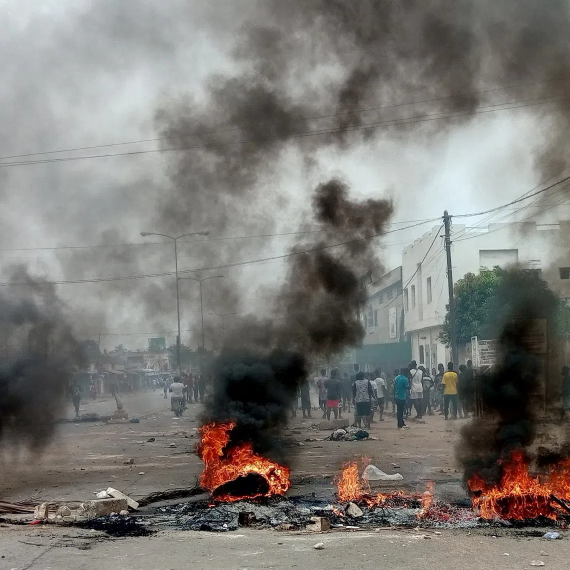 Makeshift barricades burn as people protest against Togo's longtime leader, Faure Gnassingbe, in Lome, Togo June 26, 2025.REUTERS/ Alice Lawson