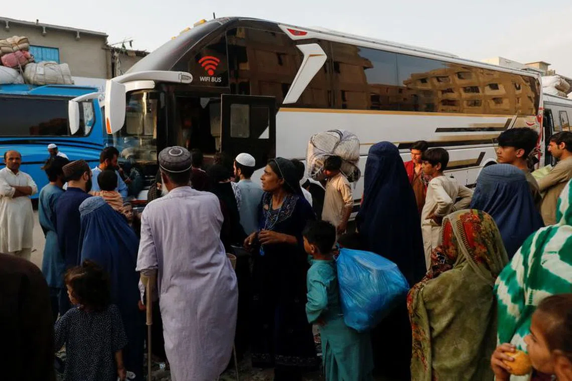 Afghan people gather to board a bus to return home, after Pakistan gave the last warning to undocumented migrants to leave, at a bus stop in Karachi, Pakistan October 25, 2023. REUTERS/Akhtar Soomro