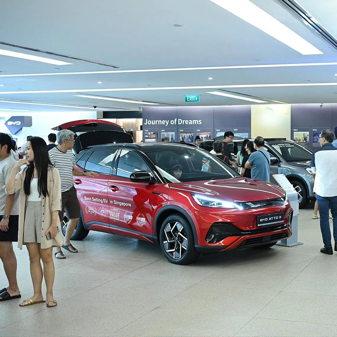 Customers looking at cars in BYD car Showroom along Alexandra Road on 6 January. 2024. 
Crowds are expected at car showrooms following the big drop in certificate of entitlement premiums on Wednesday and lowered car prices ahead of the Singapore Motorshow.