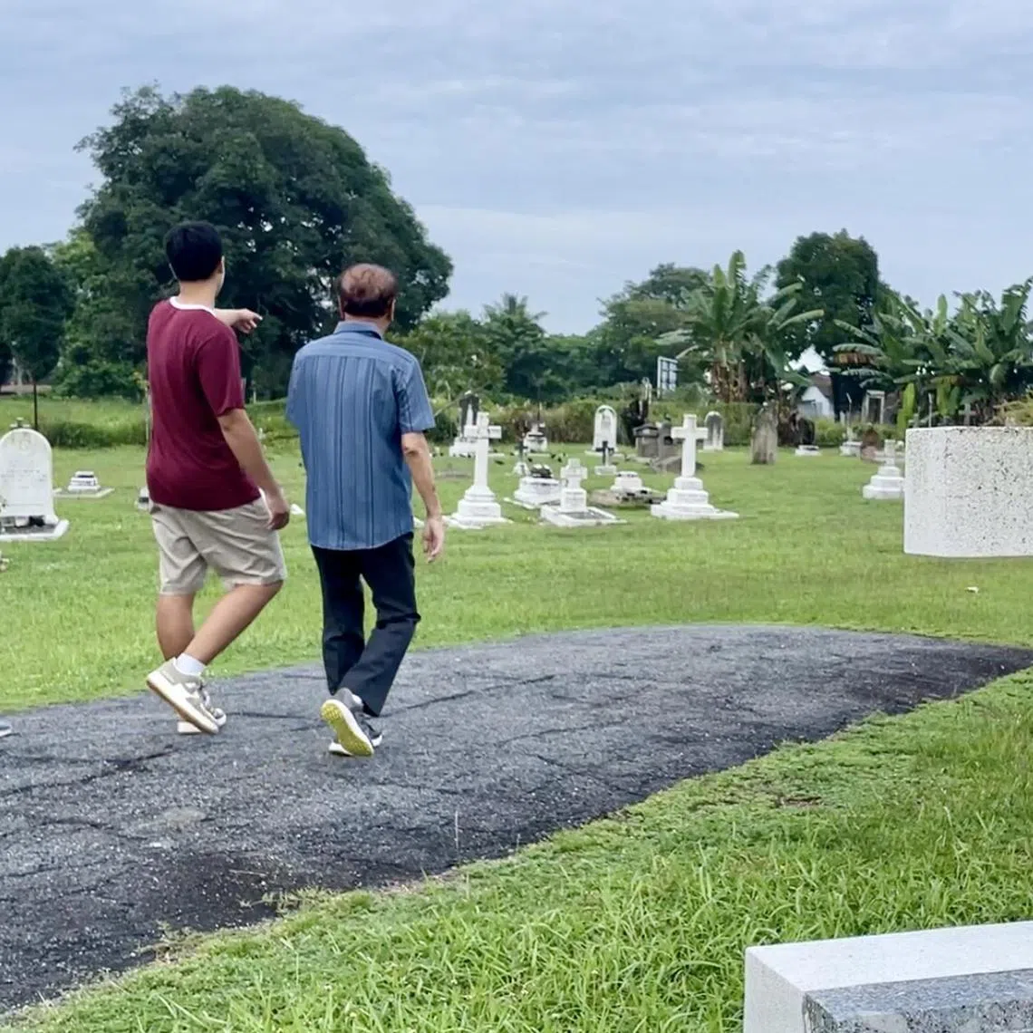 ltlim - "Writer to caption"


Credit: Lim Fong Wei