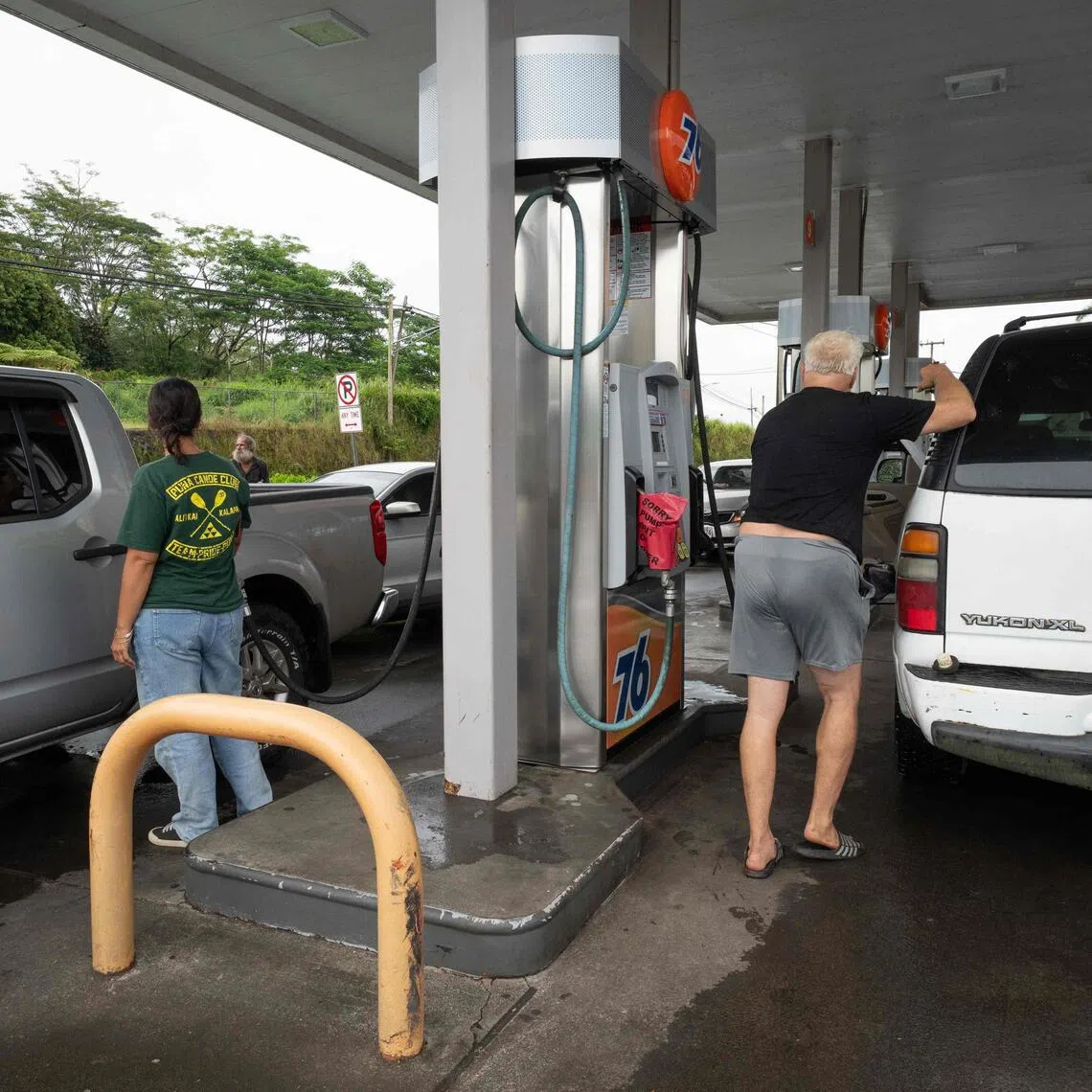 Residents filling their cars with gas on Aug 14 in preparation for the arrival of Tropical Storm Lala to the big island of Hawaii.