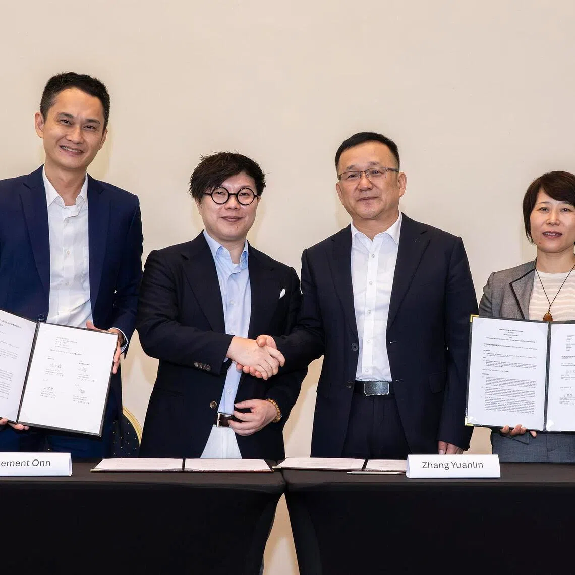 At the signing of the memorandum of understanding signing between the Asian Civilisations Museum and Dunhuang Academy were (from left) ACM deputy director Chun Boon Beng; ACM director Clement Onn; Mr Zhang Yuanlin, deputy director of Dunhuang Academy; and Ms Wang Huihui, deputy head of Exhibition Centre for the Conservation and Rresearch of Dunhuang Cave Relics, Dunhuang Academy.
