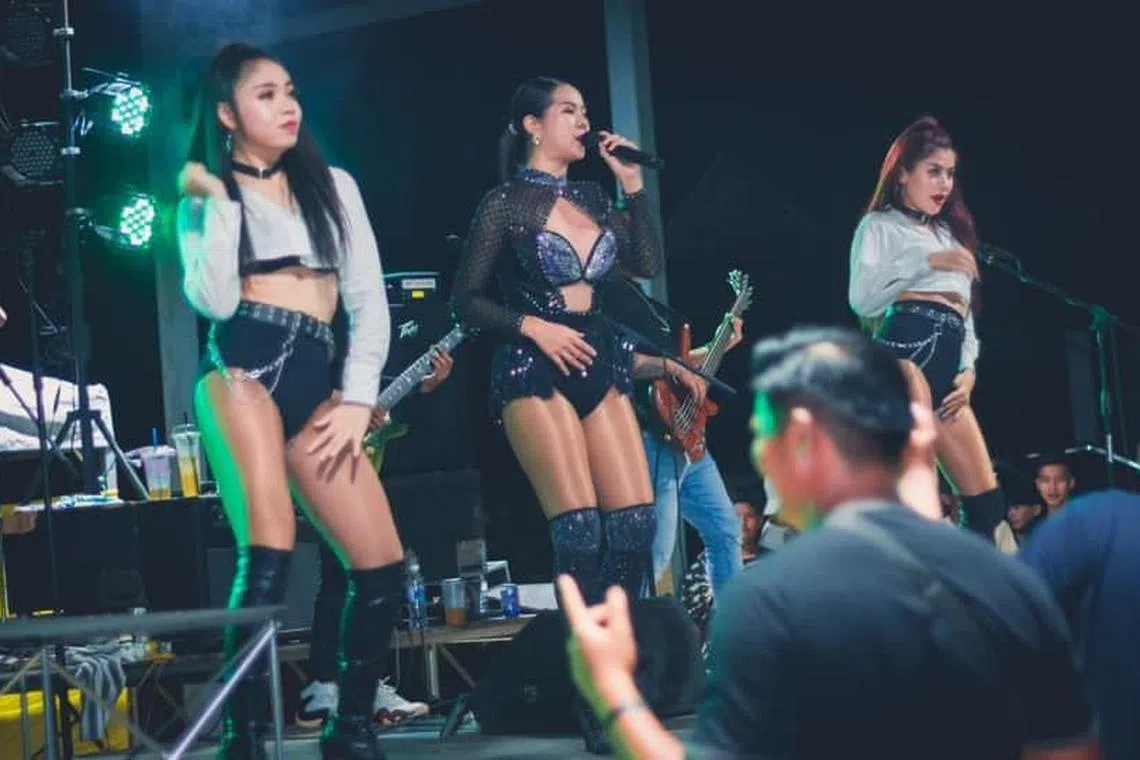 Viral videos and pictures showed Thai artiste Thungpang Chanoknan performed with her dancers on a stage in sexy attire, with the crowd dancing along.