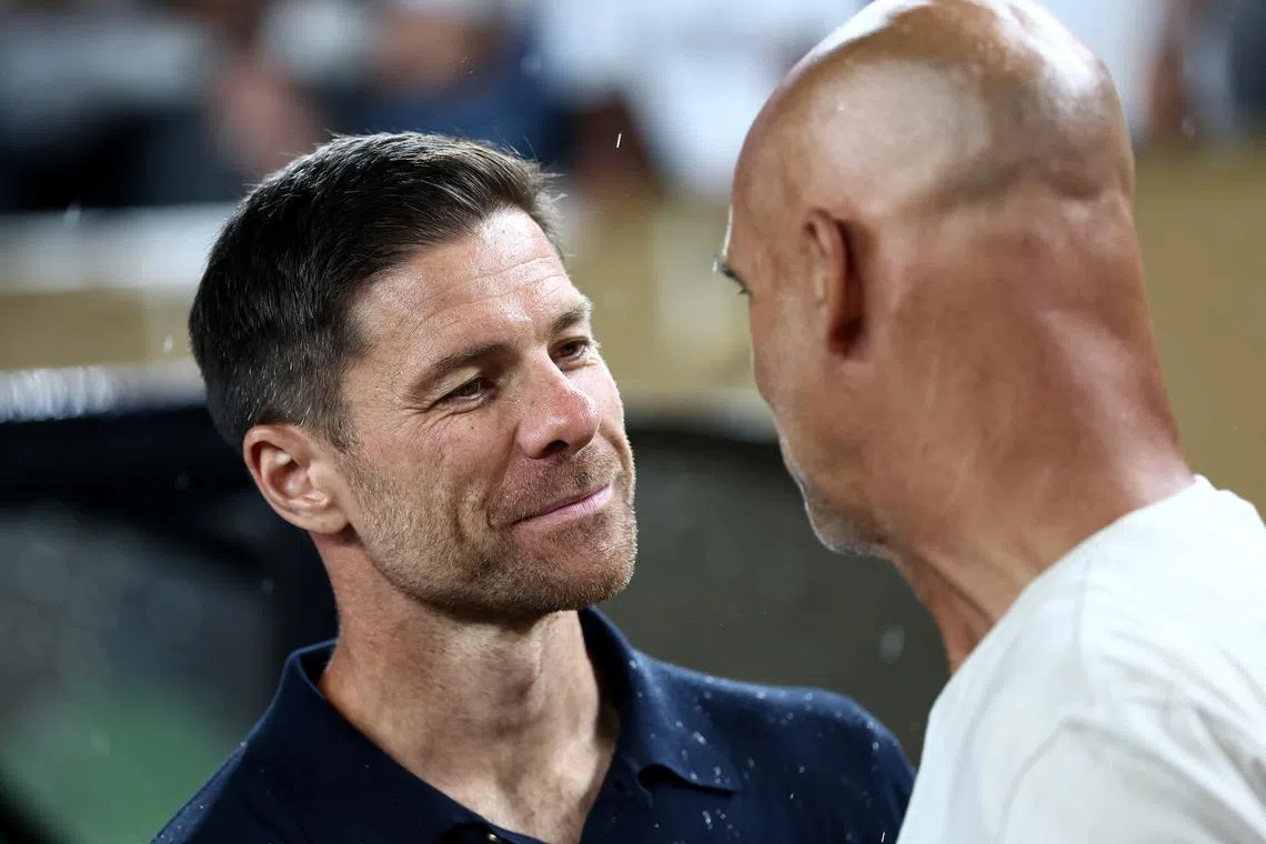 Soccer Football - FIFA Club World Cup - Group H - RB Salzburg v Real Madrid - Lincoln Financial Field, Philadelphia, Pennsylvania, U.S. - June 26, 2025 Real Madrid coach Xabi Alonso with RB Salzburg coach Thomas Letsch before the match REUTERS/Lee Smith