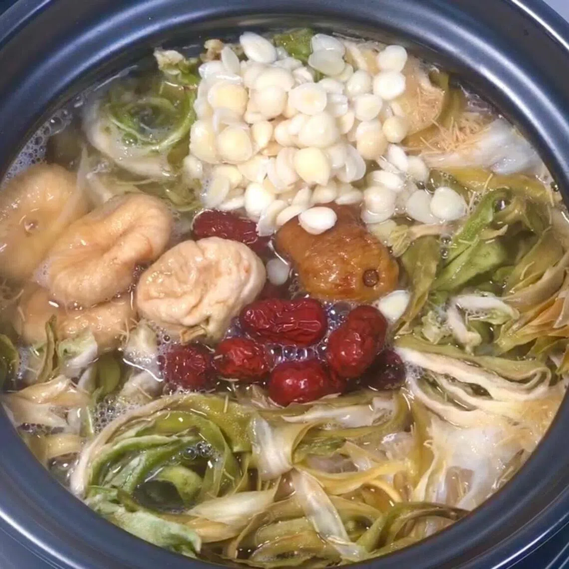Ba Wang Hua Soup features dried night blooming cereus, a flower that is believed in TCM to help with detoxification, such as reducing heat in the lungs.