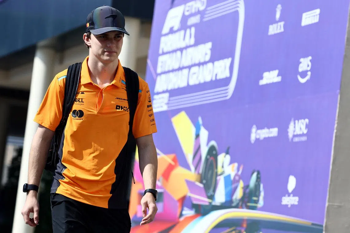FILE PHOTO: Formula One F1 - Abu Dhabi Grand Prix - Yas Marina Circuit, Abu Dhabi, United Arab Emirates - December 6, 2024 McLaren's Oscar Piastri arrives ahead of practice REUTERS/Jakub Porzycki/File Photo