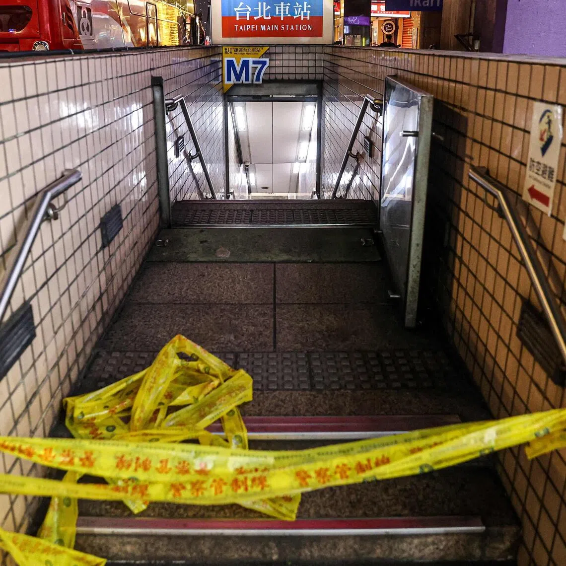 This picture taken and released by Taiwan's Central News Agency (CNA) on December 19, 2025 shows one of the entrances to Taipei Main Station being cordoned off as it is temporarily closed after an attack at the station. Attacks at metro stations in Taipei on December 19 involving smoke bombs and stabbing killed at least two people, a fire department official told AFP, adding that the suspect was also dead. (Photo by CHENG CHING-YUAN / CNA / AFP) / Taiwan OUT - Macau OUT - China OUT / HONG KONG OUT
RESTRICTED TO EDITORIAL USE - MANDATORY CREDIT "AFP PHOTO / CNA Photo" - NO MARKETING - NO ADVERTISING CAMPAIGNS - DISTRIBUTED AS A SERVICE TO CLIENTS