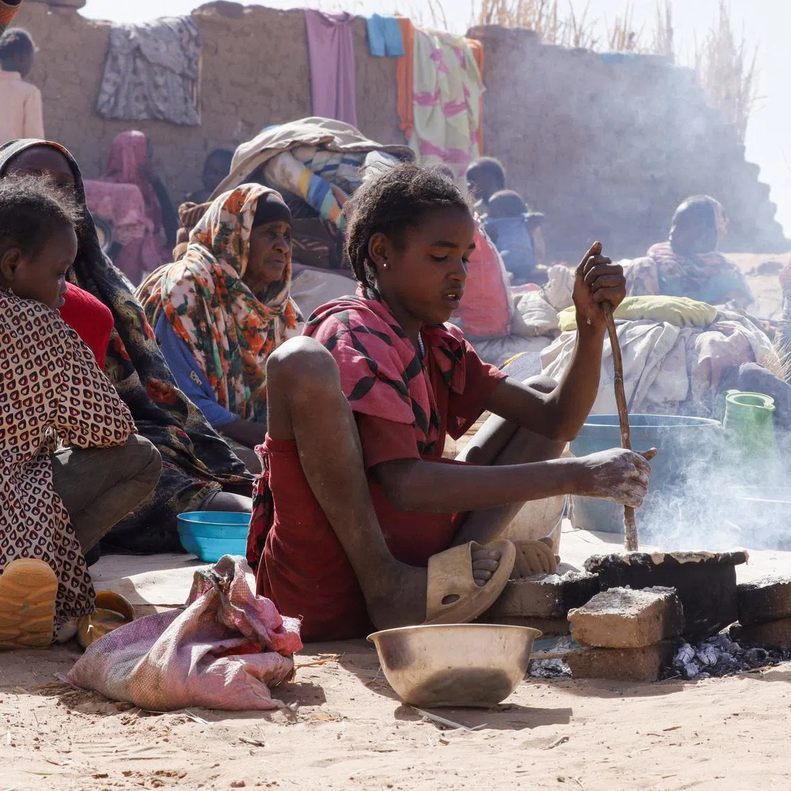 Displaced people prepare food, following Rapid Support Forces (RSF) attacks on Zamzam displacement camp, as they shelter in the town of Tawila, North Darfur, Sudan, April 15, 2025. REUTERS/Stringer