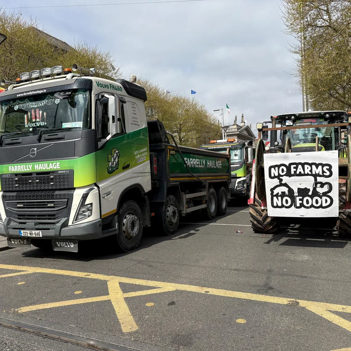 FILE PHOTO: Vehicles block Dublin's O'Connell Street, as part of a protest over the high cost of fuel that clogged up busy thoroughfares and motorways across Ireland for a second successive day, in Dublin, Ireland April 8, 2026. Conor Humphries/REUTERS/File Photo