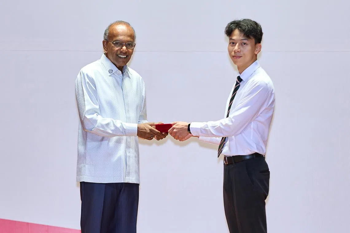Minister for Home Affairs K. Shanmugam presenting the Minister for Home Affairs National Day Award for Public Spiritedness to Mr Lukas Ho.