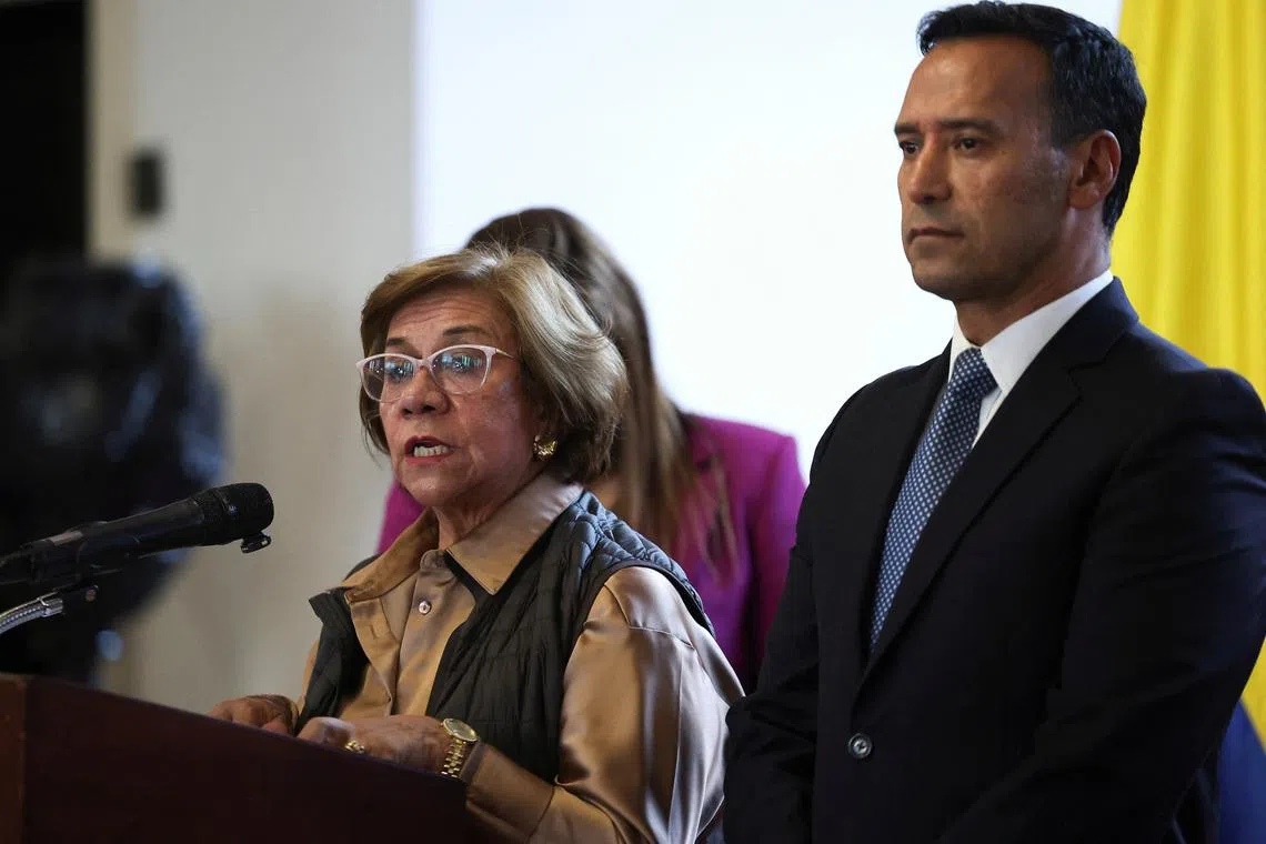 Colombia ministers travel to Caracas after postponement of presidential meeting-sources