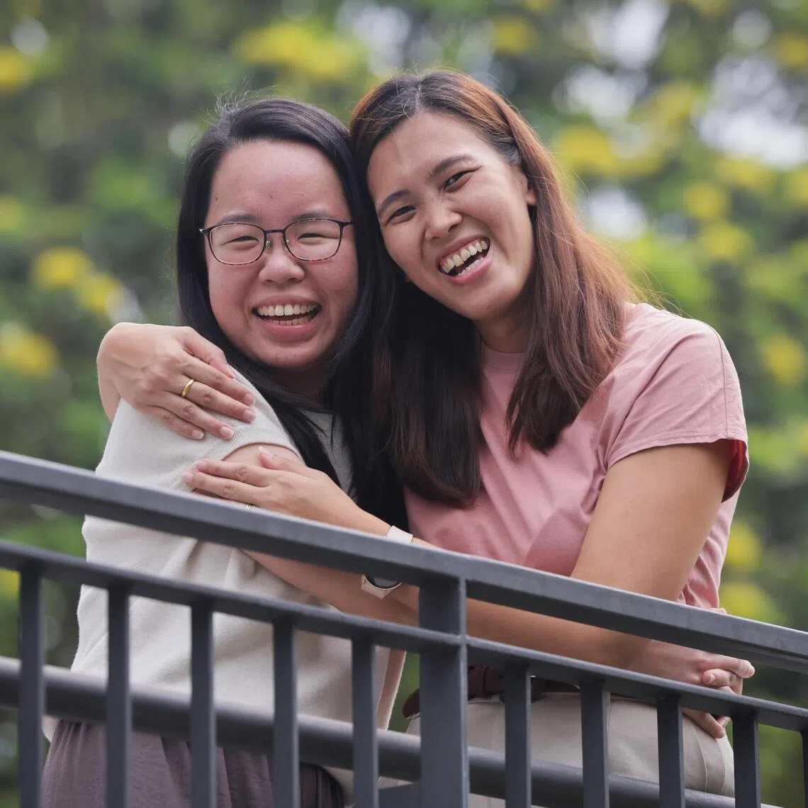 Kelly Chua (right) donated her left kidney in August 2025 to Tan Xin Yi, her close friend since they were students at Ngee Ann Secondary School.