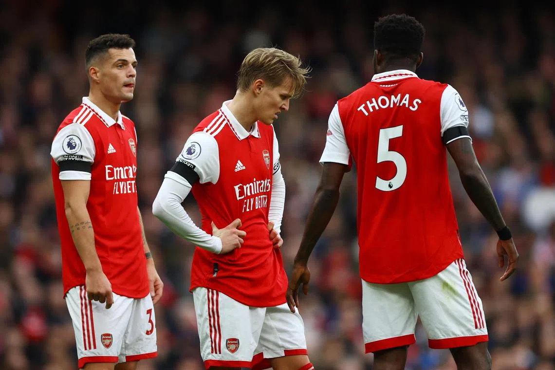 Despite dropping points for the second week in a row, Arsenal lead the table by six points from Manchester City, with both clubs having 21 played games.