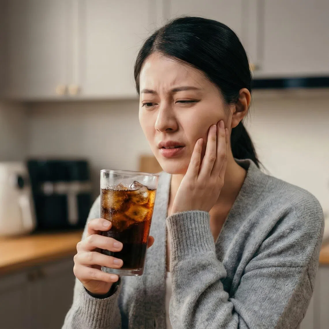 One of the first symptoms of cracked teeth is pain when eating hot or cold food and drinks. 