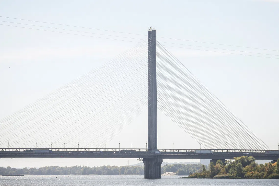Cars drive across a bridge over the Dnipro River after it was hit during a Russian jet drone strike, amid Russia's attack on Ukraine, in Kyiv, Ukraine, October 1, 2026. REUTERS/Alina Smutko