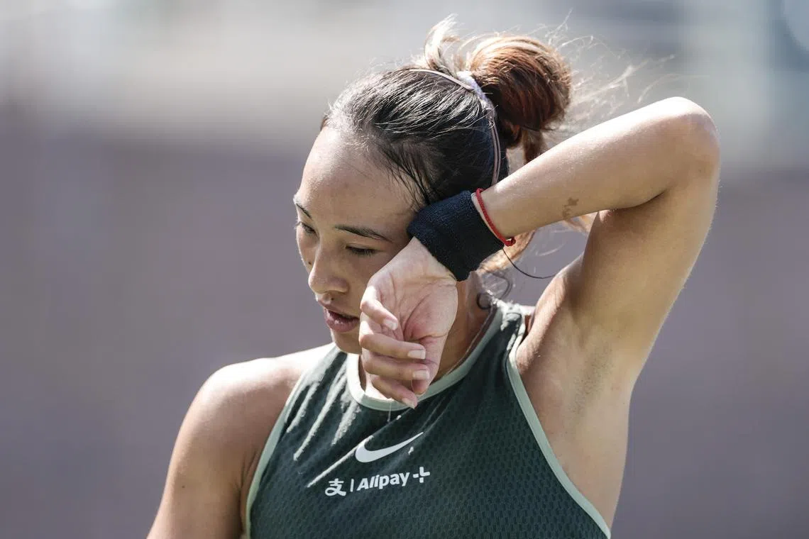 Olympic champion Zheng Qinwen battled to a 6-7(3) 6-1 6-2 win over unseeded Erika Andreeva in the 32.2 deg C heat.
