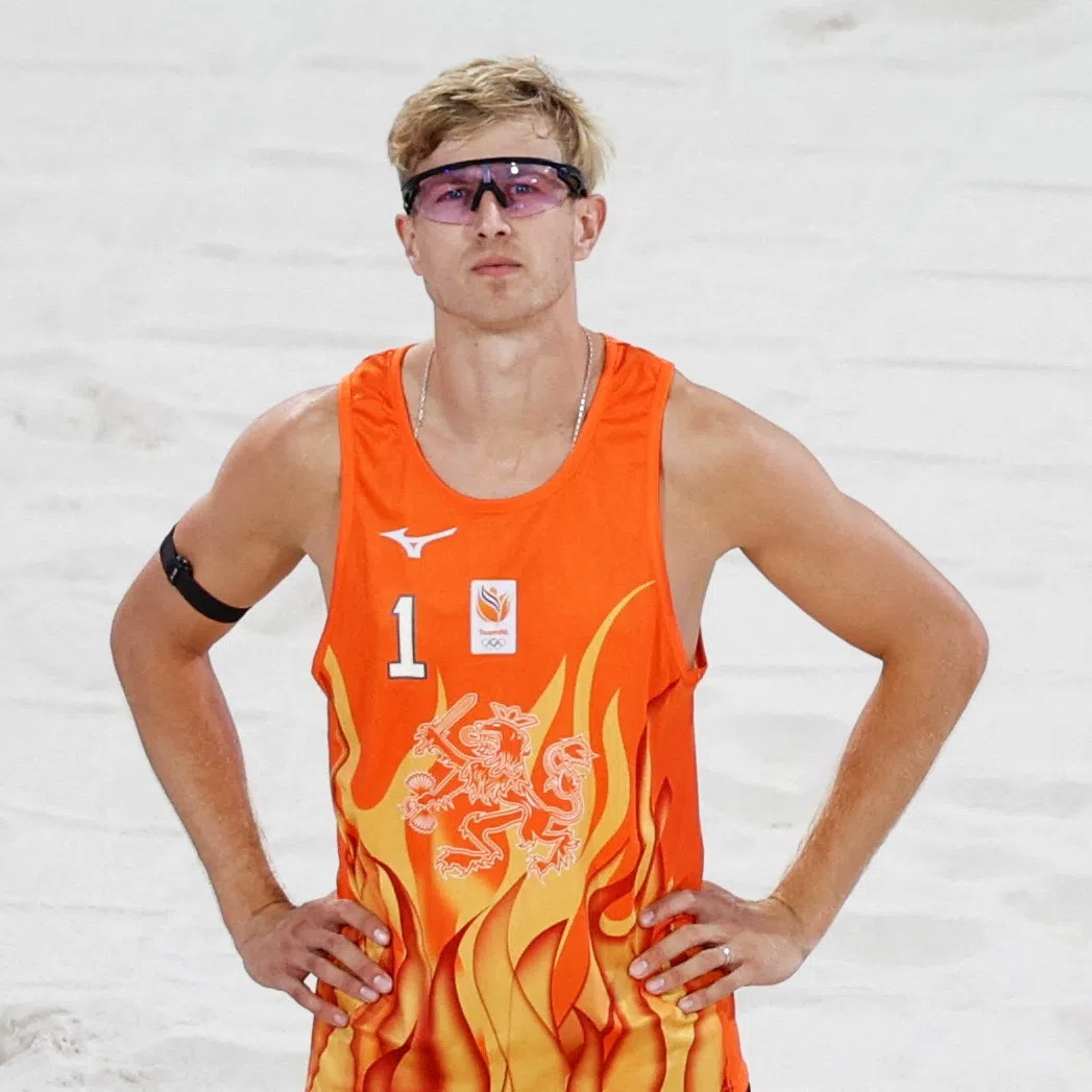 Paris 2024 Olympics - Beach Volleyball - Men's Round of 16 Match - Brazil vs Netherlands (Evandro/Arthur vs van de Velde/Immers) - Eiffel Tower Stadium, Paris, France - August 04, 2024. Steven van de Velde of Netherlands looks on. REUTERS/Louisa Gouliamaki