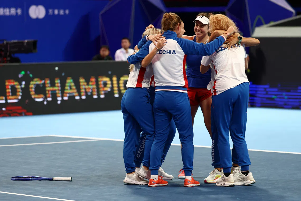 Tennis - Billie Jean King Cup Finals - Final - Ukraine v Czech Republic - Shenzhen Bay Sports Centre Arena, Shenzhen, China - September 27, 2026  Czech Republic's Linda Noskova celebrates with team members after winning her match against Ukraine's Elina Svitolina REUTERS/Tingshu Wang