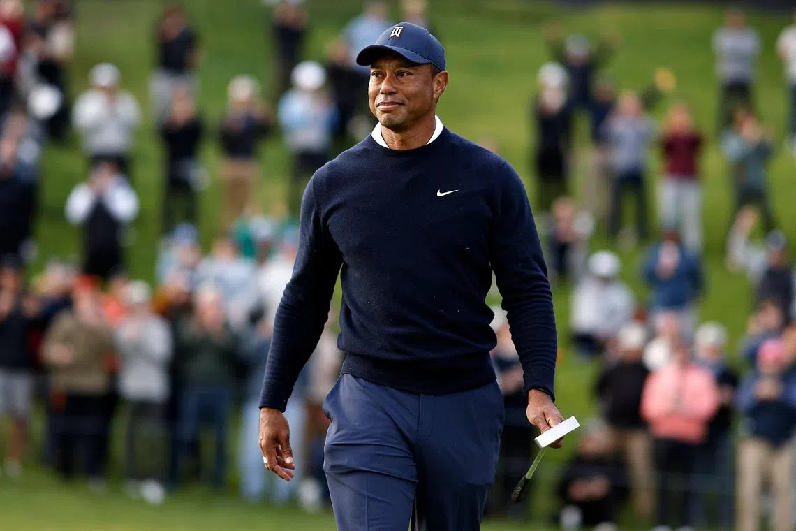 PACIFIC PALISADES, CALIFORNIA - FEBRUARY 16: Tiger Woods of the United States walks off the 18th green after finishing his round during the first round of the The Genesis Invitational at Riviera Country Club on February 16, 2023 in Pacific Palisades, California.   Michael Owens/Getty Images/AFP (Photo by Michael Owens / GETTY IMAGES NORTH AMERICA / Getty Images via AFP)